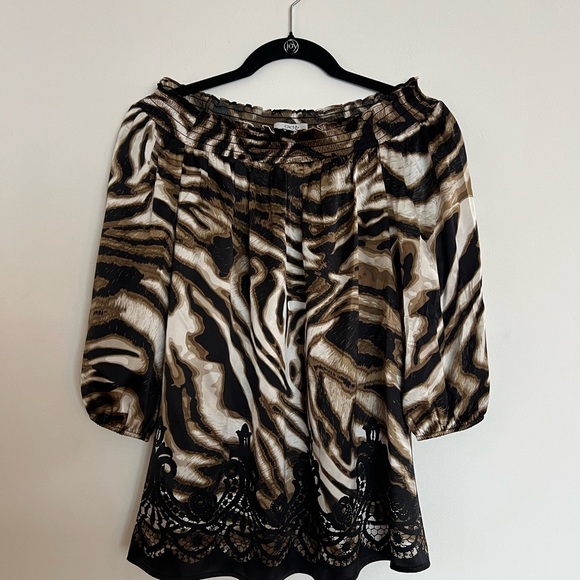 Cache Tops - Y2K Cache Silk 3/4 Sleeve Top Off Shoulder Animal Print Slight Stretch Size M